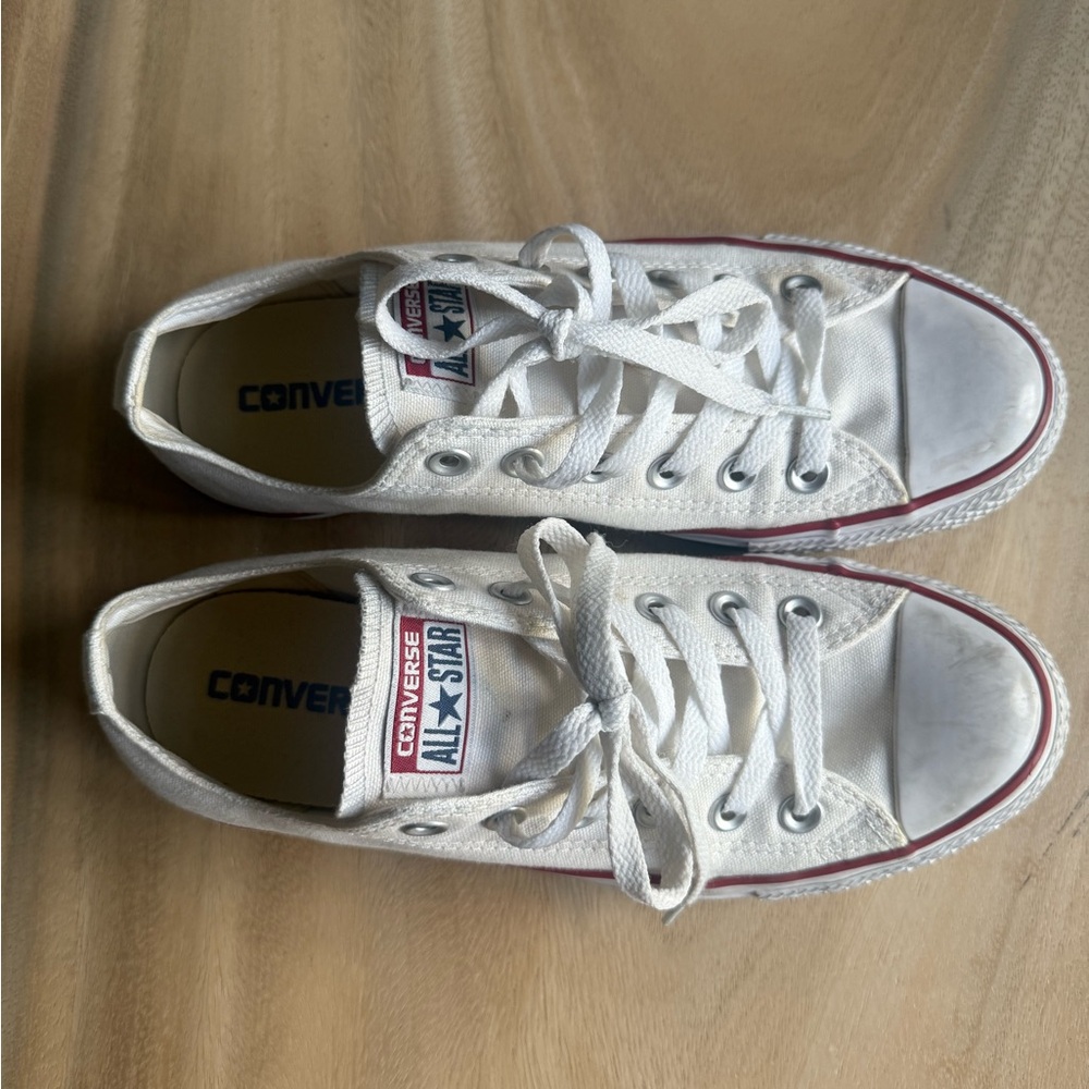 Converse Women’s White Canvas Sneakers Size 8 (Eur 39)